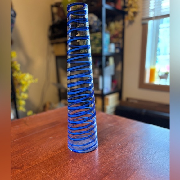 Vintage Mikasa Clear & Blue Streamers Spiral Ribbon Pattern Tapered Vase. - Picture 3 of 7